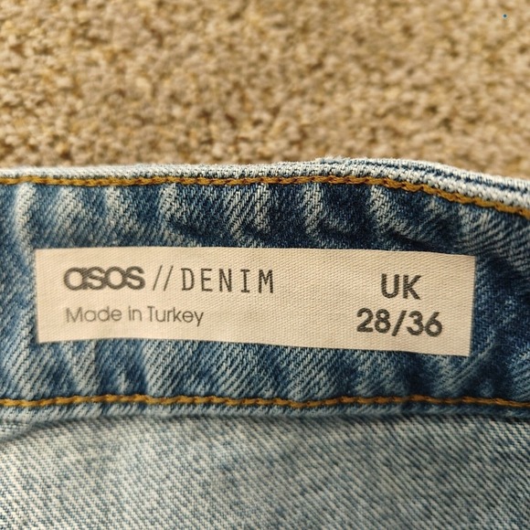 ASOS DESIGN High Waisted Mom Jeans Light Wash Cotton Denim Size 28T - Picture 9 of 12